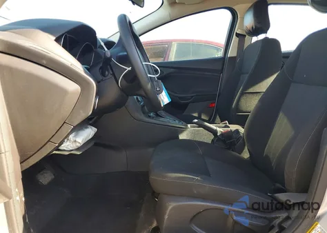 2018 Ford Focus S z USA, uszkodzony, nr VIN 1FADP3E22JL323089